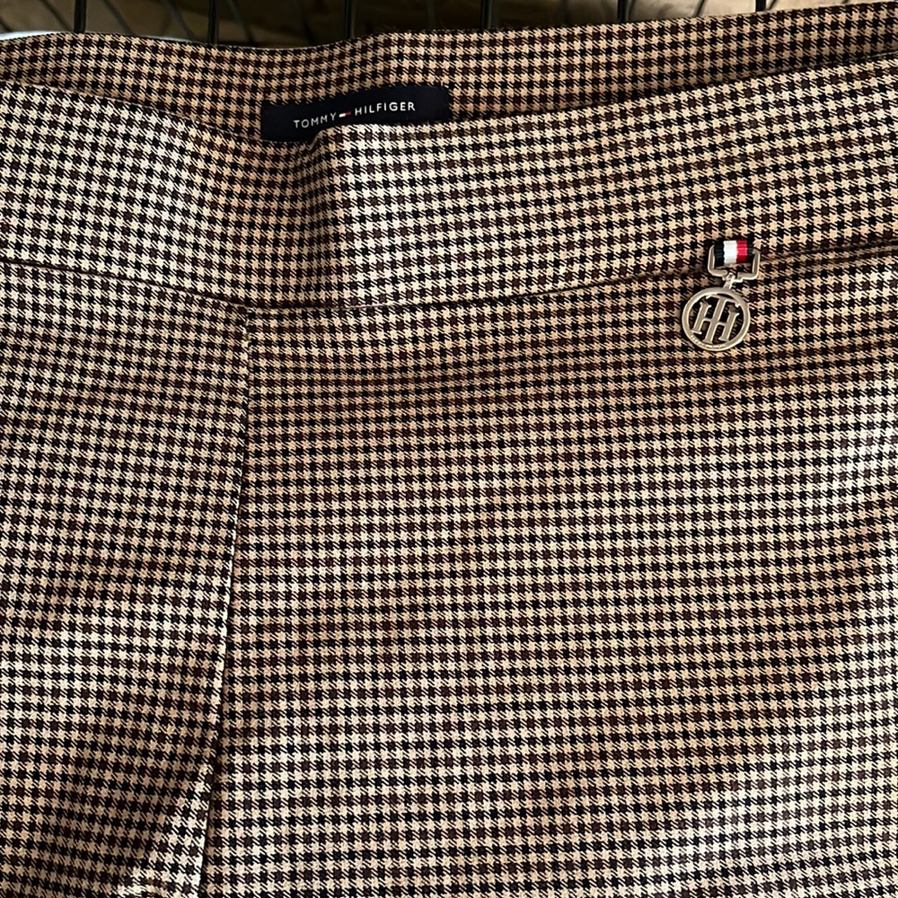 Tommy Hilfiger taped stretch pants.
